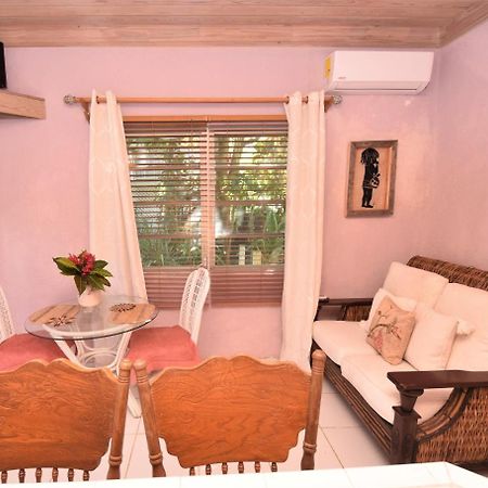 The Sugar Apple Lodging Dunmore Town Esterno foto