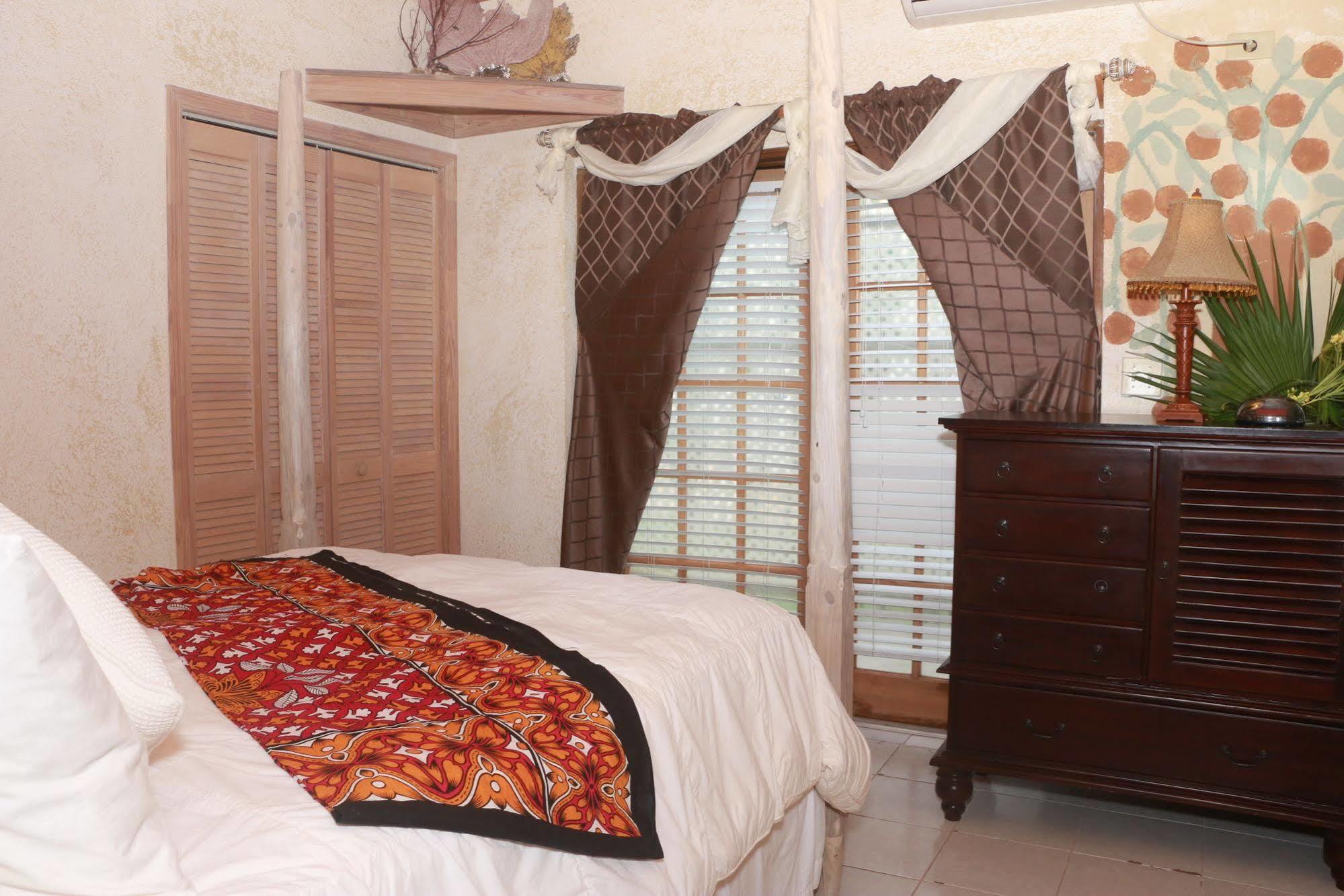 The Sugar Apple Lodging Dunmore Town Esterno foto