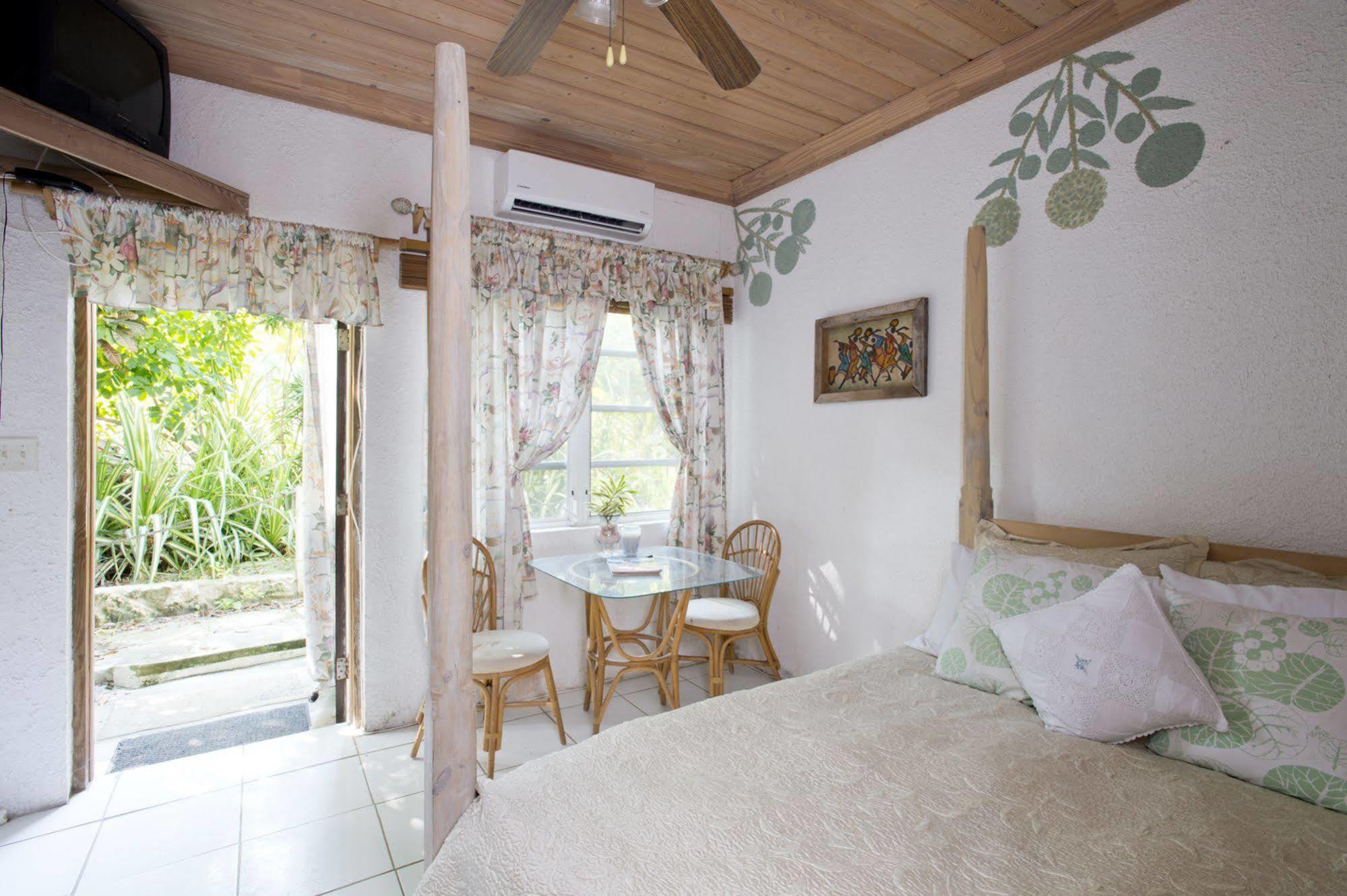 The Sugar Apple Lodging Dunmore Town Esterno foto