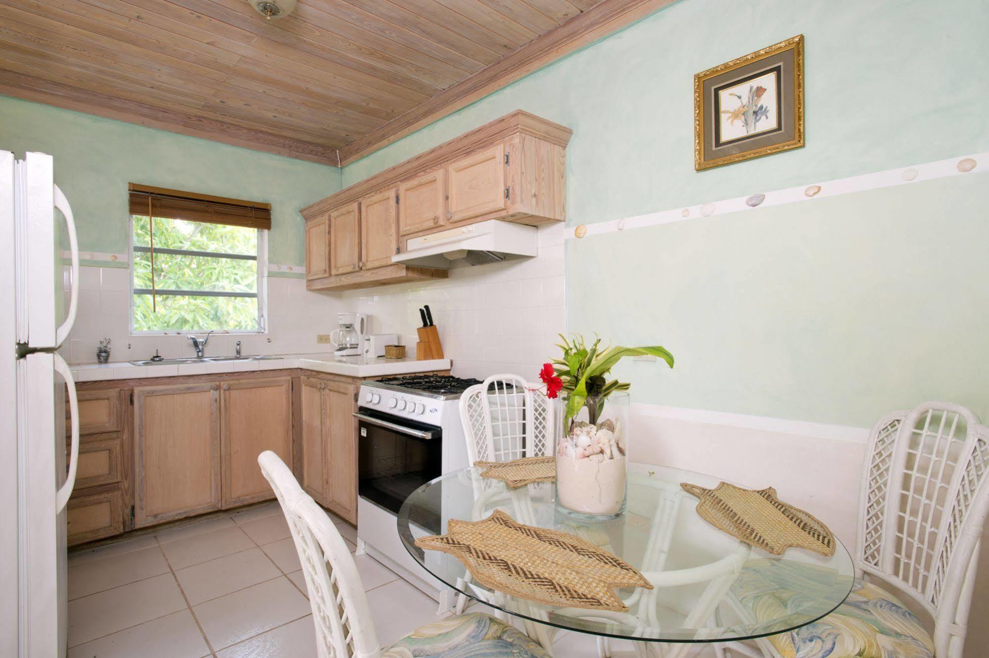 The Sugar Apple Lodging Dunmore Town Esterno foto
