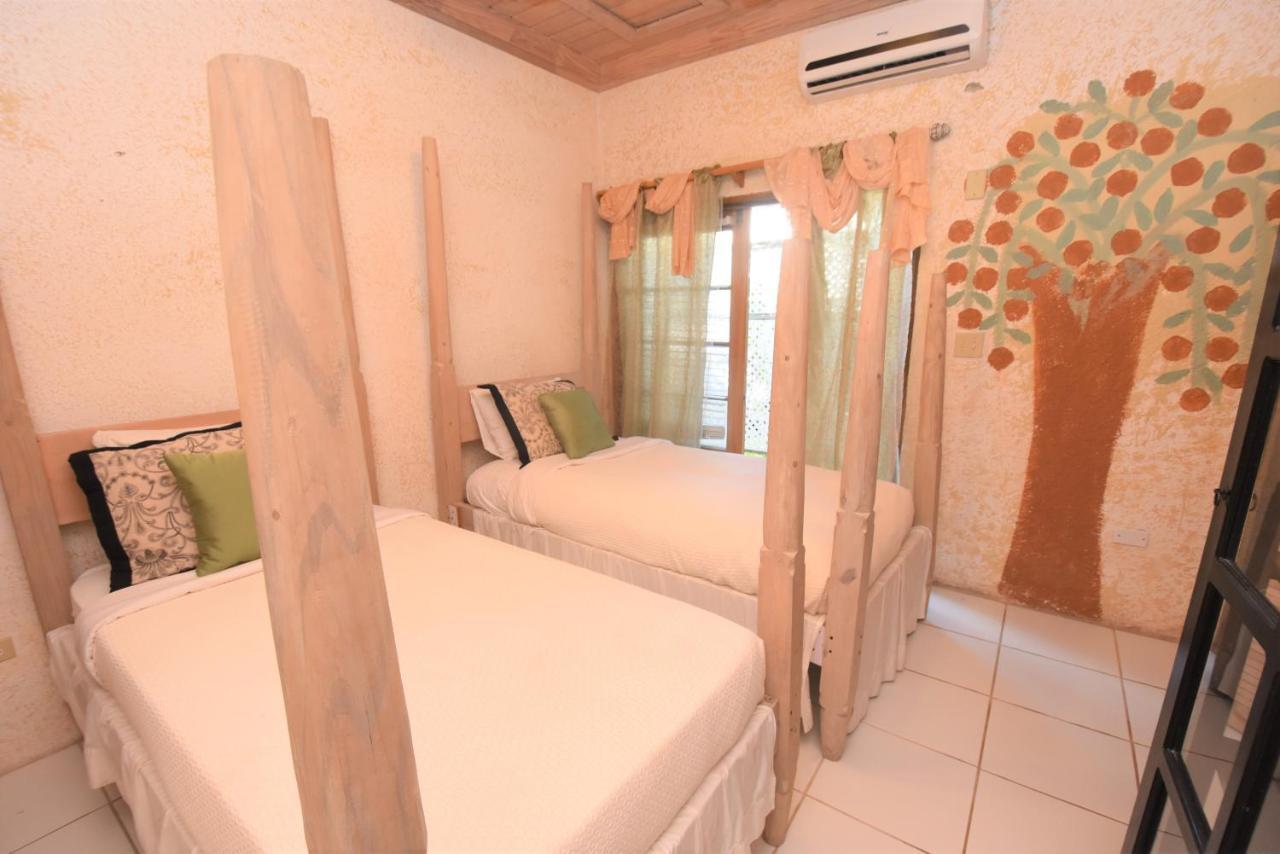 The Sugar Apple Lodging Dunmore Town Esterno foto