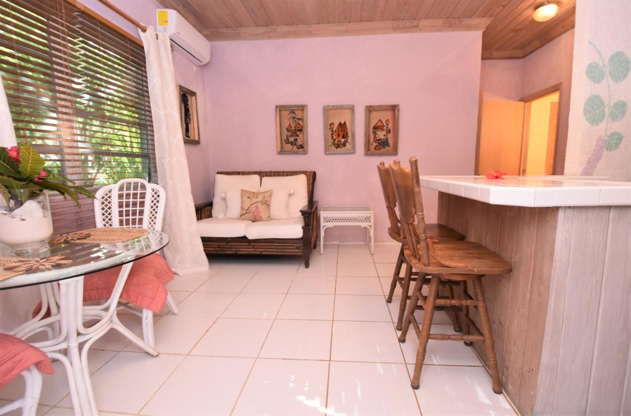 The Sugar Apple Lodging Dunmore Town Esterno foto