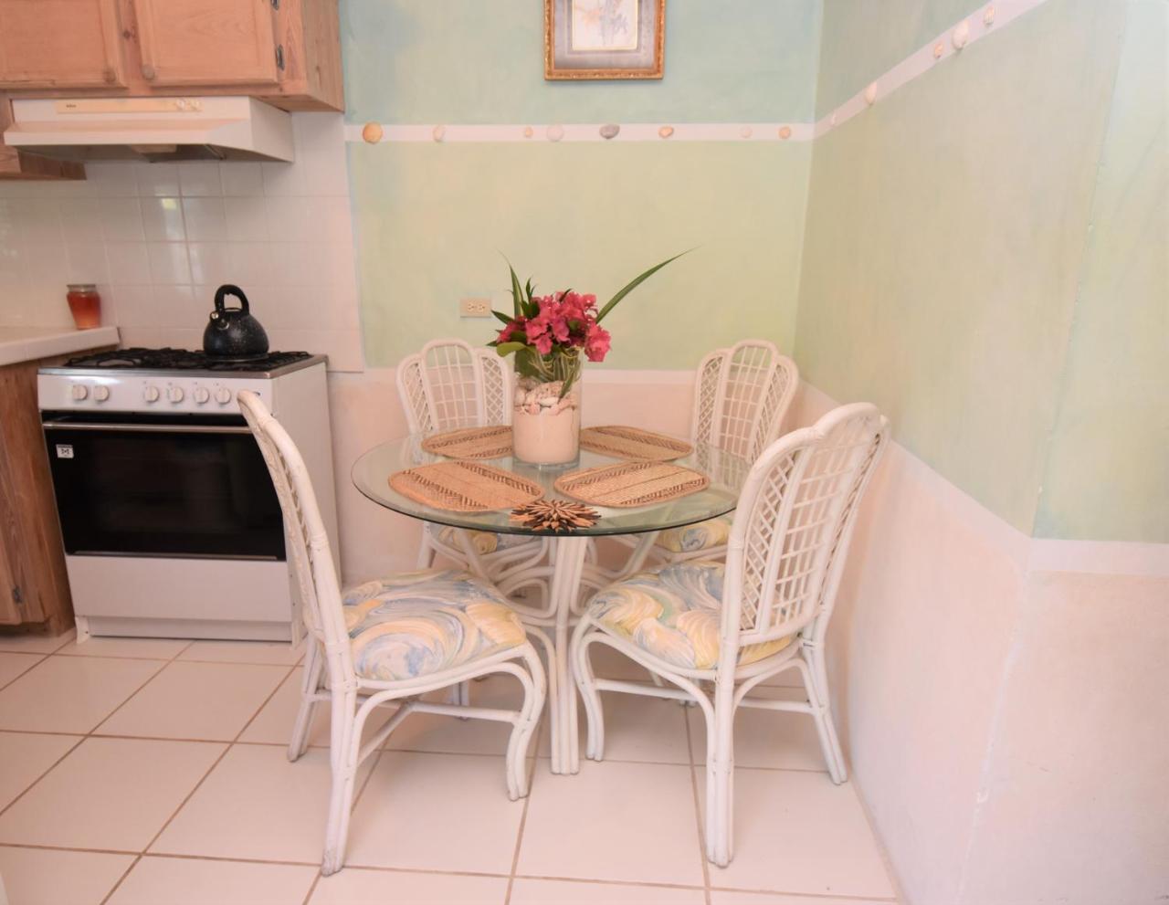 The Sugar Apple Lodging Dunmore Town Esterno foto