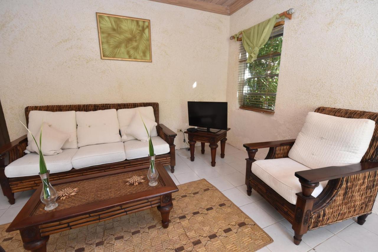 The Sugar Apple Lodging Dunmore Town Esterno foto
